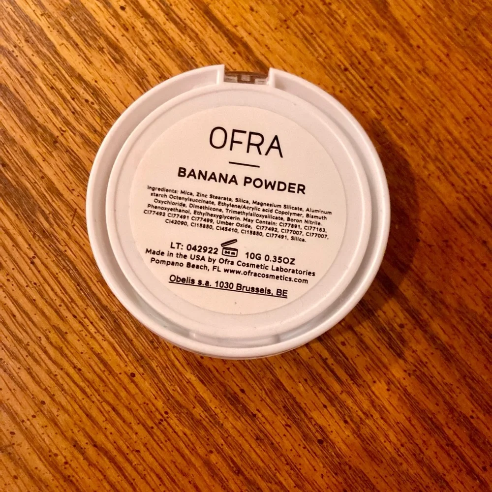 Ofra Airbrush Setting Powder- Brightening Banana- NEW